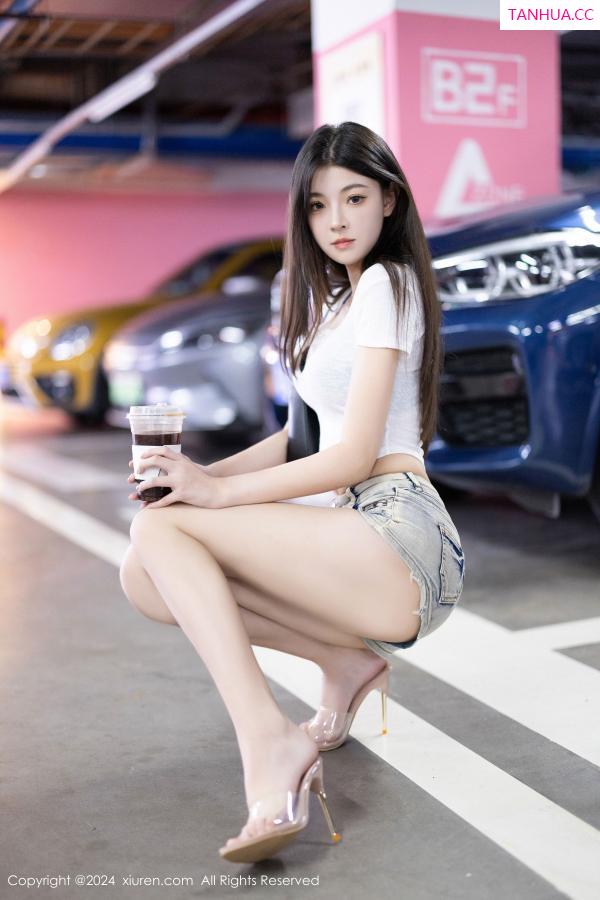   [XiuRen]高清写真图 2024.09.11 No.9141 初梦瑶 丝袜美腿第10张图片